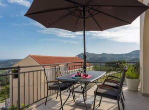 Casa (Two Bedroom Holiday Home with Terrace) | Terraza o patio