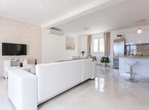 House (Two Bedroom Holiday Home with Terrace) | Living room | 32-inch flat-screen TV with satellite channels - Mountain House With Sea View (Zupa dubrovacka)