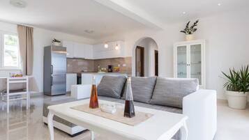 Ferienhaus (Two Bedroom Holiday Home with Terrace) | Wohnzimmer