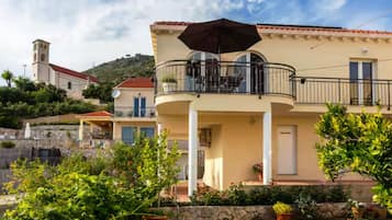 Hus (Two Bedroom Holiday Home with Terrace) | Eksteriør