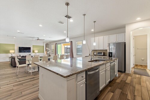 NEW LISTING ! Luxury 11-Bedroom  Resort Home! Minutes to Disney/Private Pool & Spa