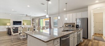 NEW LISTING ! Luxury 11-Bedroom  Resort Home! Minutes to Disney/Private Pool & Spa