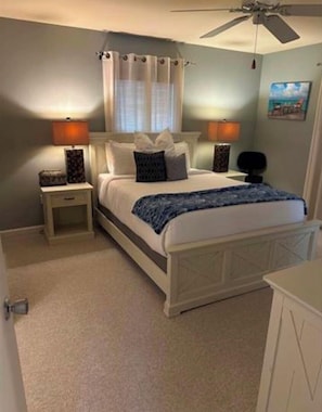 Iron/ironing board, free WiFi, bed sheets - The Blue Retreat - Beach Getaway (Fort Myers Beach)