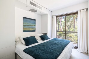 3 bedrooms, iron/ironing board, Internet, bed sheets - Le Paradis avec deux terrasses équipées et piscine (Cannes)