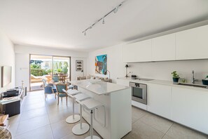 Interior - Le Paradis avec deux terrasses équipées et piscine (Cannes)