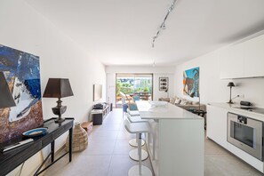 Interior - Le Paradis avec deux terrasses équipées et piscine (Cannes)