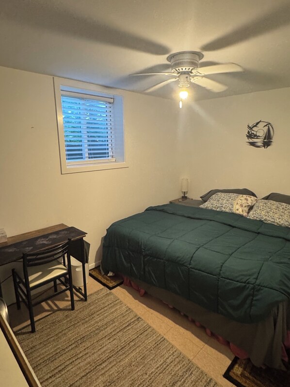 2 bedrooms, iron/ironing board, free WiFi, bed sheets - Need a nice room? 3 min walk to beach & 2 miles from town & separate entrance! (Sag Harbor)