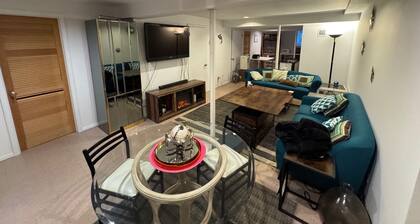 Need a nice room? 3 min walk to beach & 2 miles from town & separate entrance!