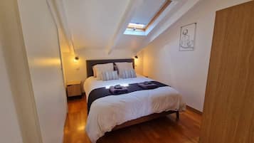 2 slaapkamers, een strijkplank/strijkijzer, wifi, beddengoed