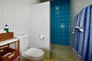 Dusche, Handtücher, Toilettenpapier