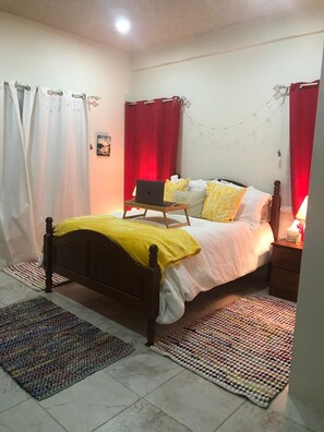 2 bedrooms, desk, iron/ironing board, WiFi