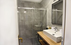 Apartment, 2 Bedrooms, Terrace, City View | Bathroom - Charming Flat Close to Beach (Umag)