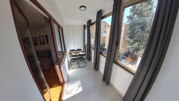 Apartment, 2 Bedrooms, Terrace, City View | Interior