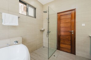 Doccia, asciugacapelli, bidet, asciugamani