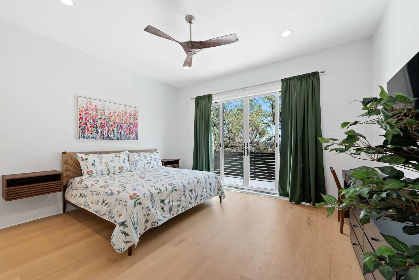 4 habitaciones, tabla de planchar con plancha y wifi 