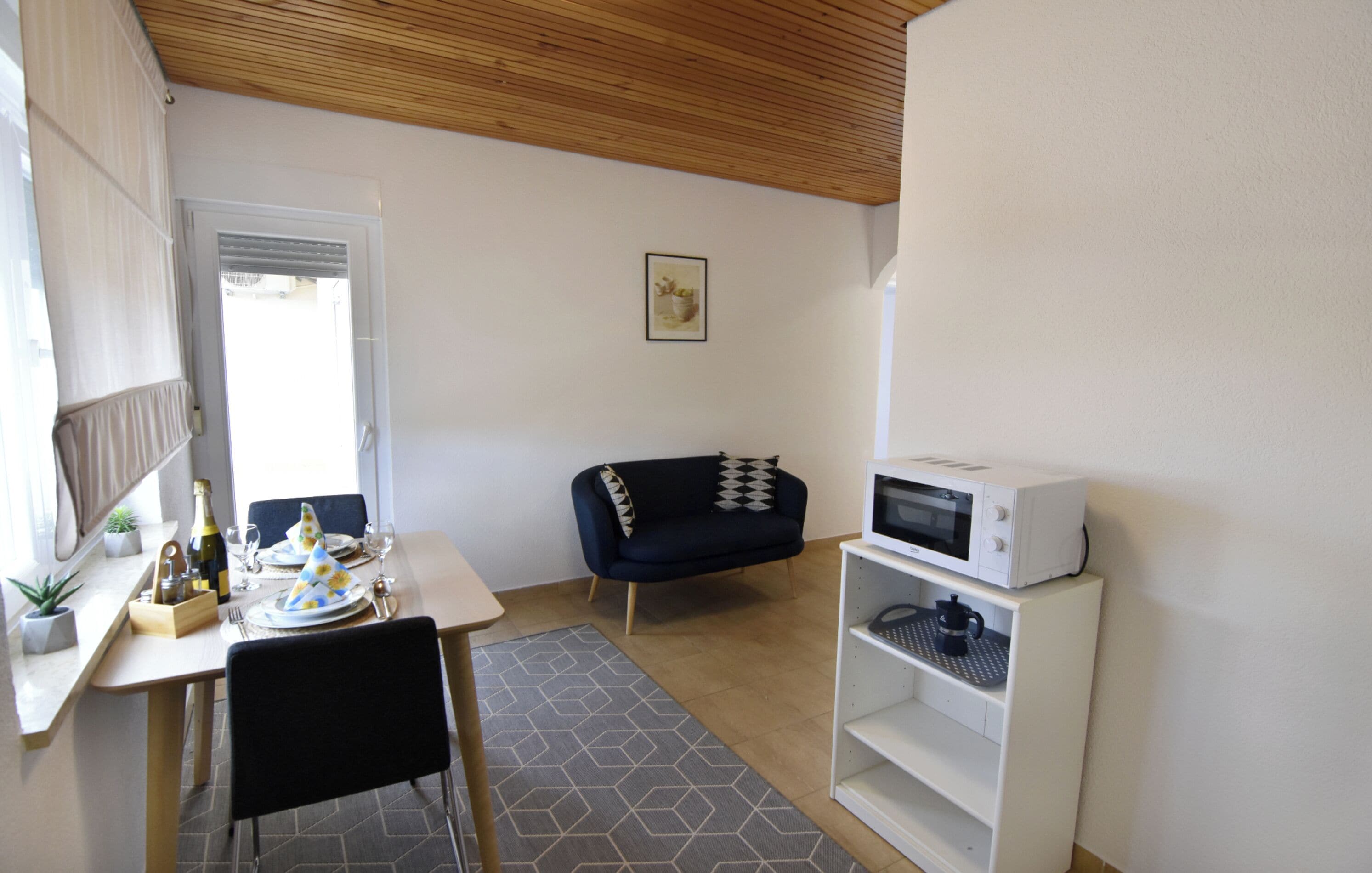 Apartment, 1 Bedroom, Balcony, Garden View | Living room