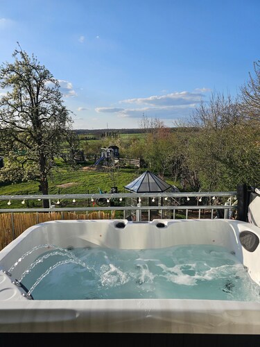 Feel-Good Oasis Near the Trade Fair