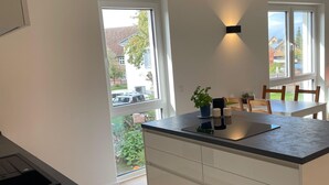 Kaffetrakter/tekoker, kjøleskap, mikrobølgeovn og ovn