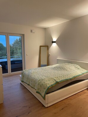 Bügeleisen/Bügelbrett, WLAN, Bettwäsche