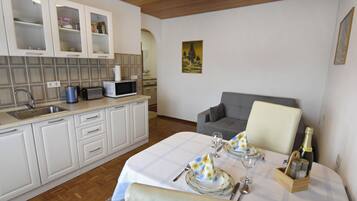 Apartment, 1 Schlafzimmer, Balkon, Gartenblick | Wohnzimmer