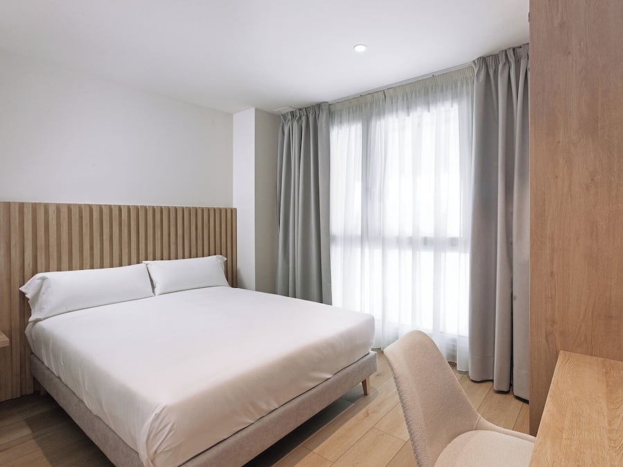 Basic Double Room | Soundproofing, free WiFi