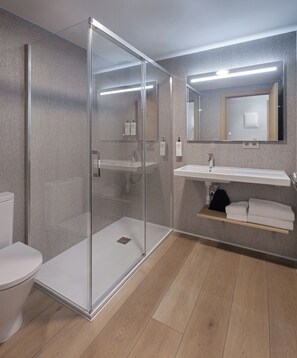 Superior Double Room | Bathroom - Hotel Iriguibel Arrosadía (Pamplona)