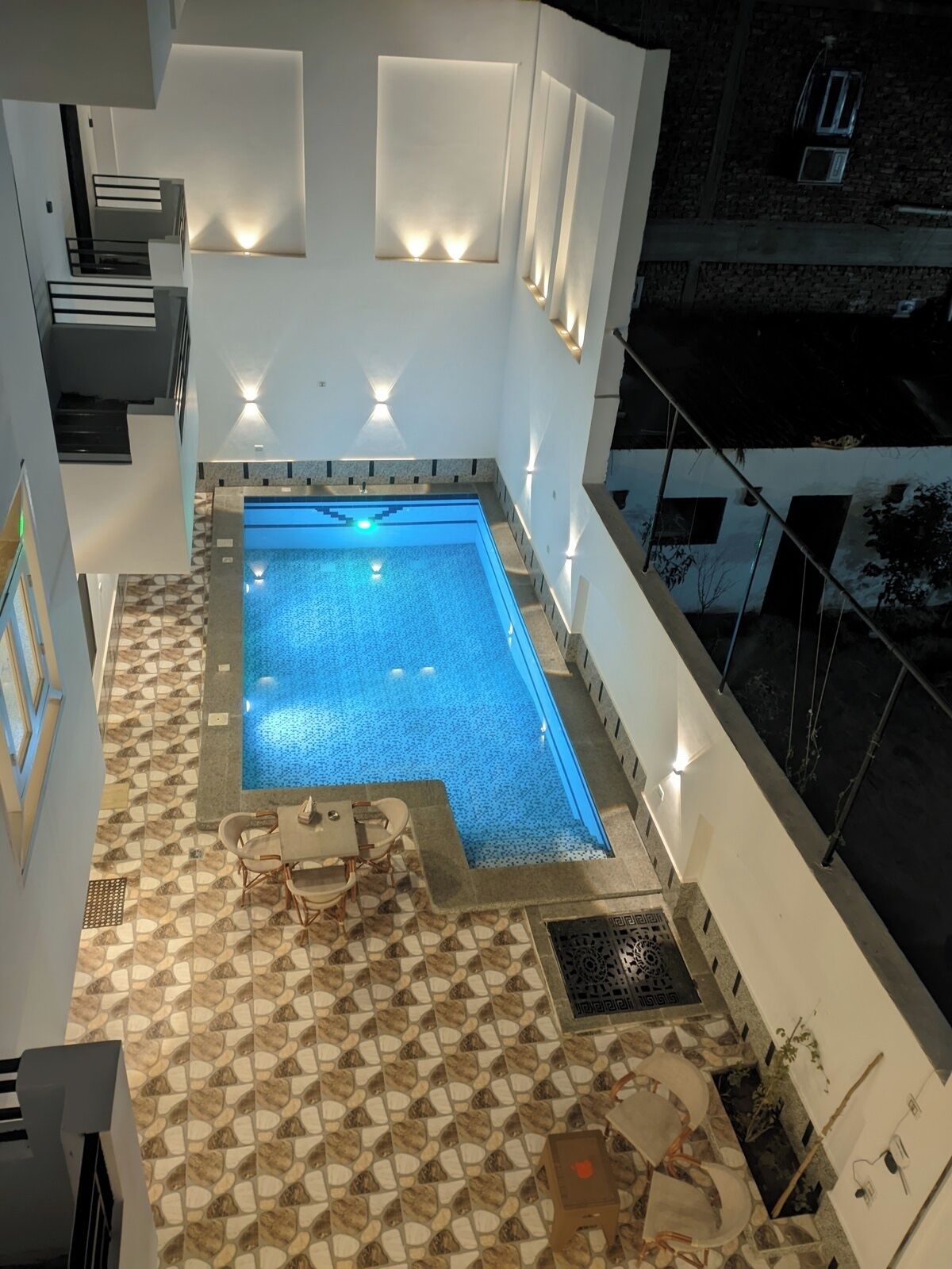 Piscine couverte, piscine extérieure