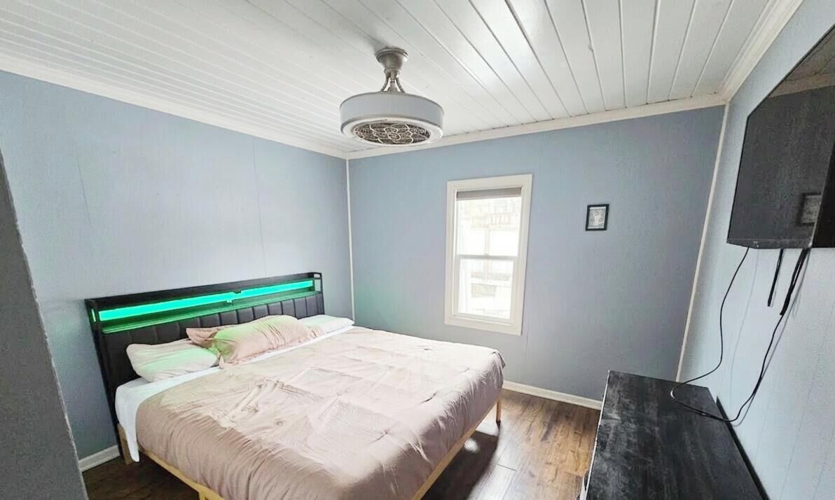 2 bedrooms, travel cot, free WiFi, bed sheets