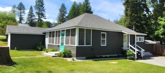 Quaint & Cozy Home: Hot Tub, Pets Allowed & Fully Fenced Yard