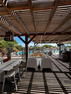 Outdoor dining - Casa Pinare - Apartment with swimming pool - Lecci (Lecci)