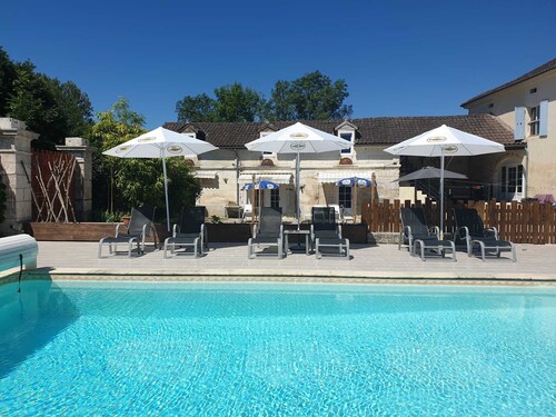 Lovely bed & breakfast room, sleeps up to 3 people. Close to Mareuil & Brantome.