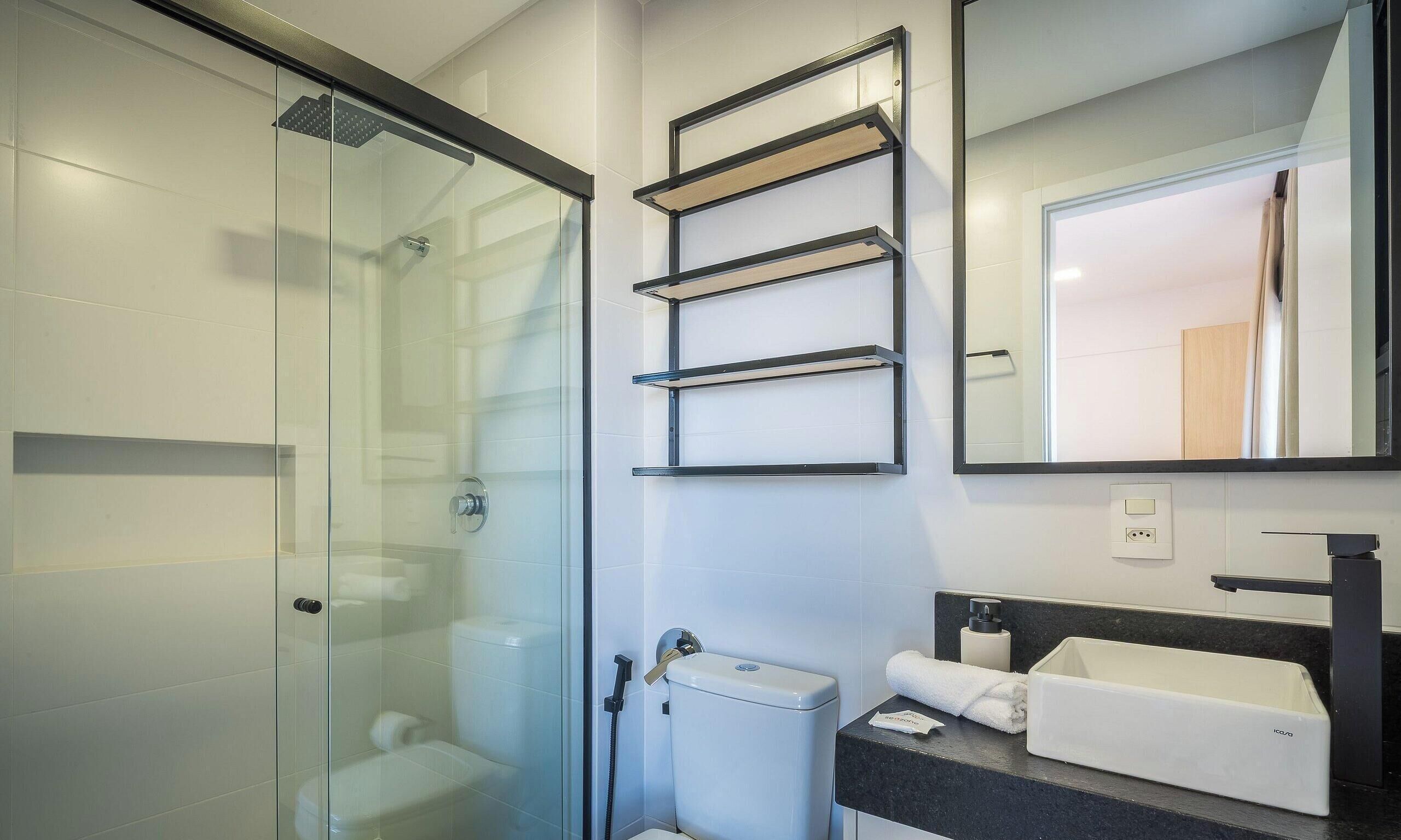 Basic Apartment | Bathroom | Shower