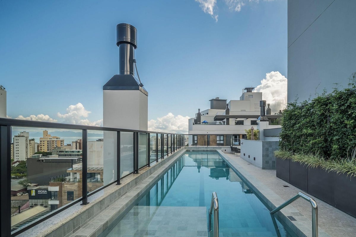 基础公寓 | 泳池 | 室外游泳池