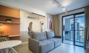 Lägenhet Basic | Vardagsrum | 32-tums smart-tv med digitalkanaler