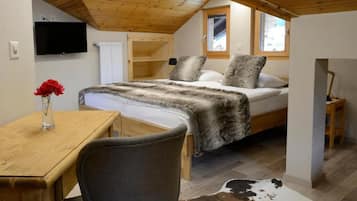 Suite Romantique, vue ville | Coffres-forts dans les chambres, Wi-Fi gratuit, draps fournis