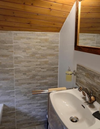 Baño. Hôtel Dents de Veisivi