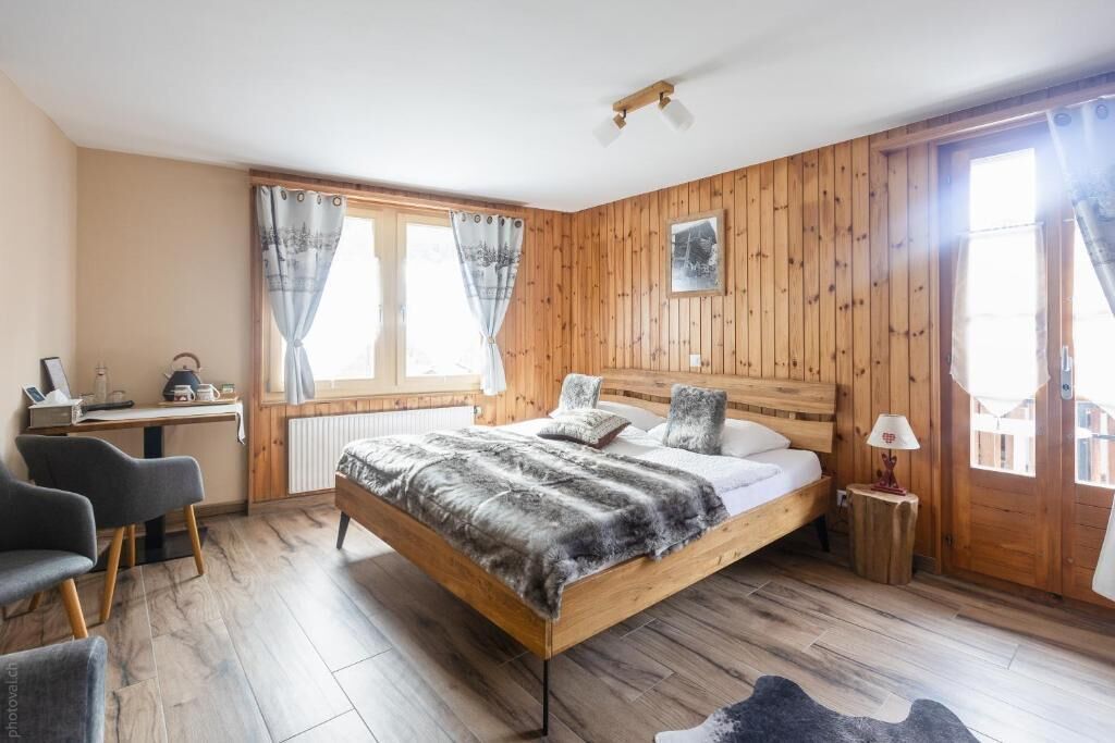 Suite Deluxe, balcone, vista città | Una cassaforte in camera, Wi-Fi gratuito, lenzuola