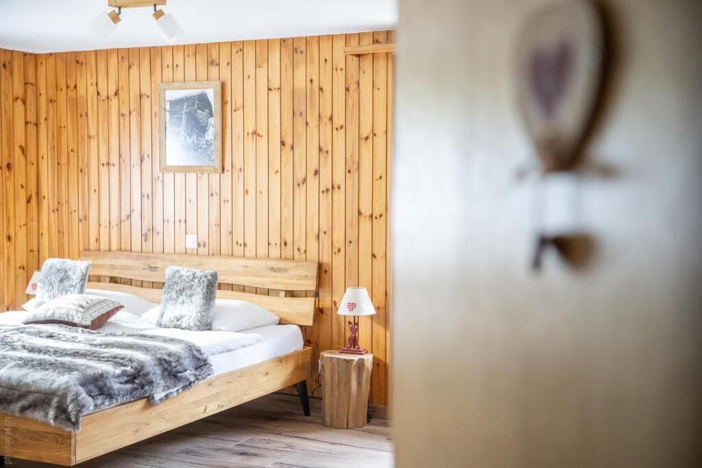 In-room safe, free WiFi, bed sheets