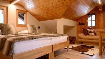 In-room safe, free WiFi, bed sheets