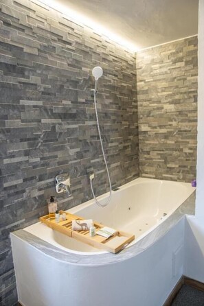 Phòng Suite Deluxe, ban công, quang cảnh thành phố | Phòng tắm