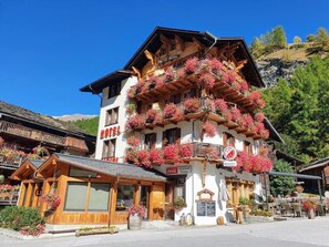Exterior - Hôtel Dents de Veisivi (Les Haudères)