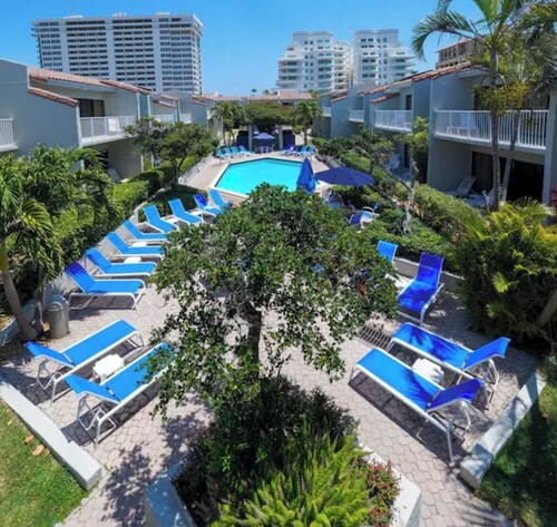 Fabulous 3-bedroom 3 bath townhouse timeshare across the street from OCEAN!