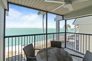 Outdoor dining - 2 bedroom, 2 bath direct Bayfront condo (Sanibel)