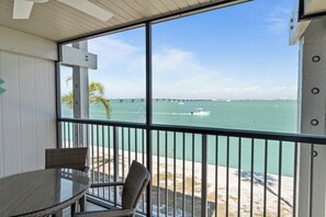 Property grounds - 2 bedroom, 2 bath direct Bayfront condo (Sanibel)