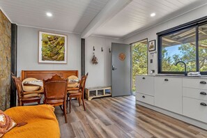 Interior - KW Treehouse Luxury Private Farm Escape for 2 with Walking Trails (Crafers West)