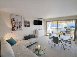 TV - Magnifique vue sur le port (Villeneuve-Loubet)