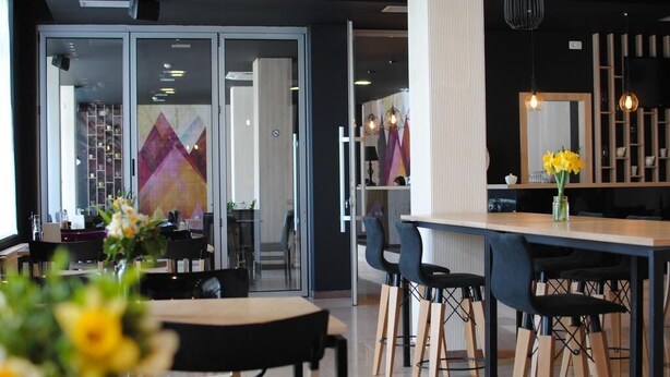 Phòng đôi hoặc 2 giường đơn phong cách cổ điển, 1 giường đơn lớn | Khu ăn uống