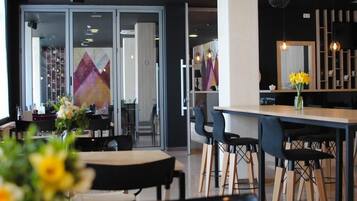 Classic Double or Twin Room | Dining