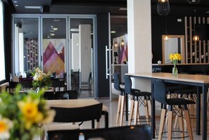 Classic Double or Twin Room | Dining - Hotel Porta 2025 (skopje)