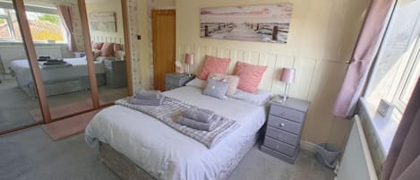 2 chambres, fer et planche Ă repasser, Wi-Fi gratuit, draps fournis
